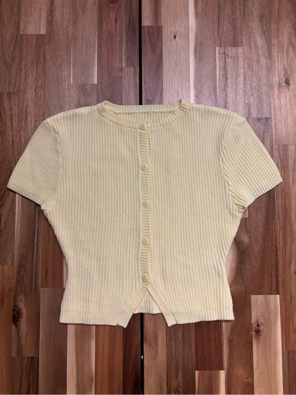 Musera Ribbed Button-Front knit Crop Top - Yellow - Picture 4 of 5